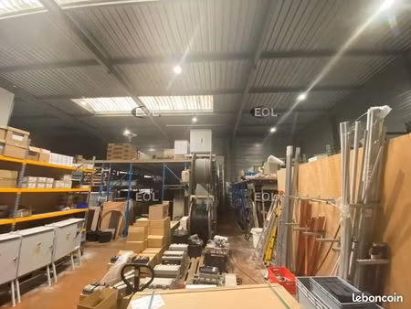 local d'activité 556 m²