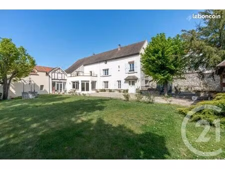 maison 10 pièces 242 m²