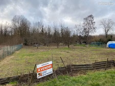 terrain 2 330 m² liesse notre dame