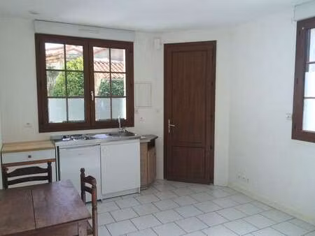 location appartement t1 à bressuire (79300) : à louer t1 / 18m² bressuire