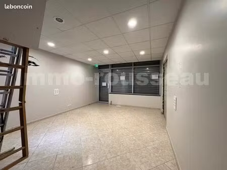 commerce 65 m²
