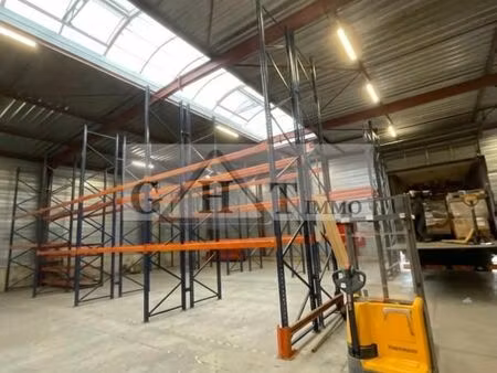 local industriel 892 m²