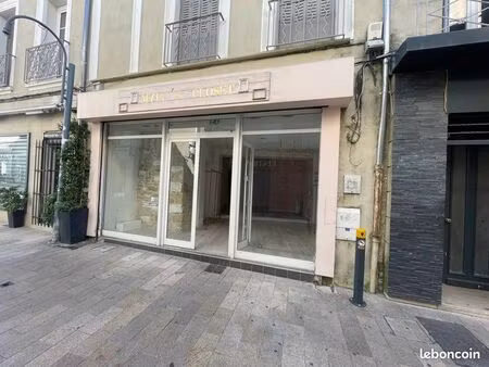 local commercial centre ville