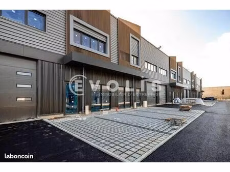 local d'activité 1 077 m²