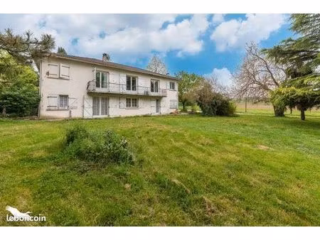 pavillon 11 pièces 235 m²