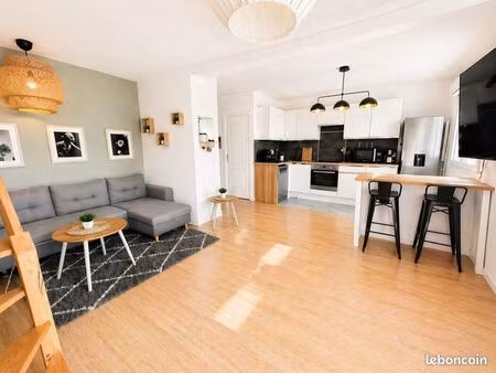 duplex meublé 2 pièces – 63 m² (76 m² au sol) – balcon vue paris – parking privé