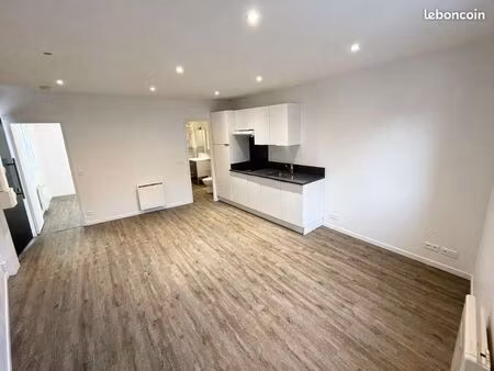un appartement f2 - 37m2 + une place de parking couverte