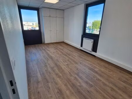 bureaux rénové 18 m² combs la ville