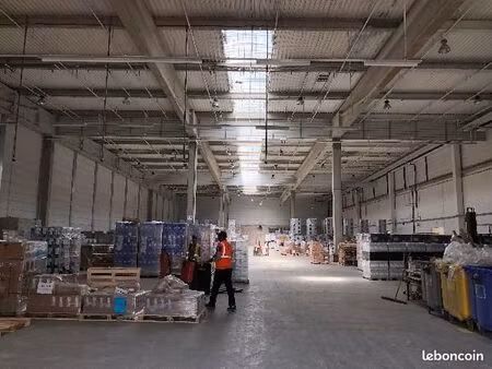 local industriel 6 388 m²