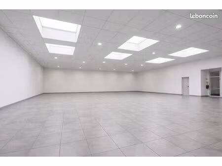 fort potentiel en centre-ville – local avec espace de stockage