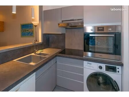 2 pièces meublé ou vide de 50 m2  rénové en 2023  situé au rdc d'une jolie résidence sécur