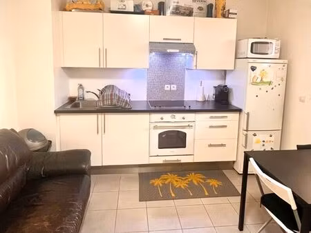 studio 1 pièce 28 m²