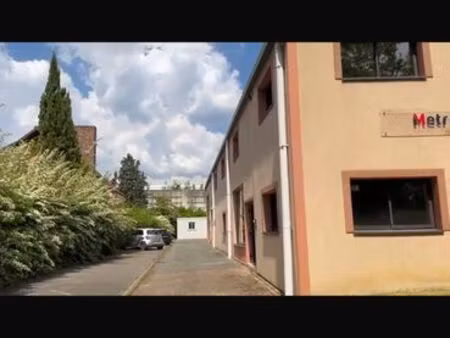 local activité + stockage + bureaux + parking – 300 m² bâti + 500 m² terrain – jouy-en-jos