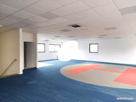bureaux 197 m²