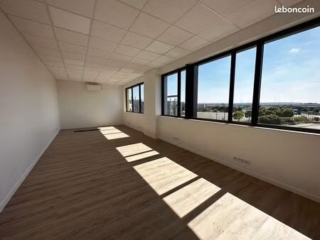 a louer petit entrepôt / bureaux