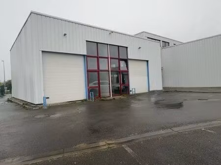 local entrepôt 90m2