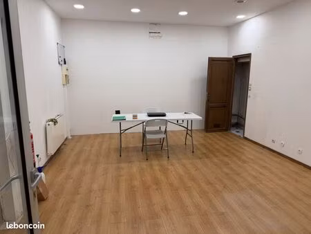 local commercial 32m² – faible loyer – idéal indépendant / artisan