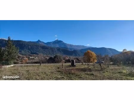 terrain 824 m² le brusquet