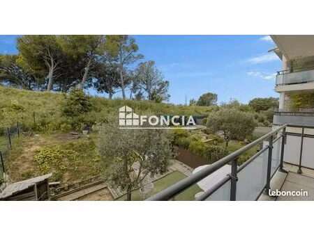 frejus - grand appartement 3 chambres - 81m2 avec garage et place de parking