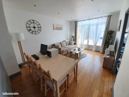 bel appartement lumineux de 50m2 à deux pas du centre ville et de tous commerces