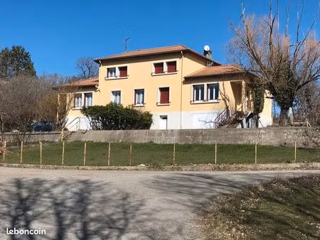 villa mitoyenne avec jardin à upaix