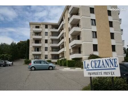 appartement à l'extérieur du centre ville  rez de chaussée  au calme. intérieur refait à n