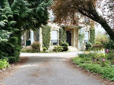 propriété 8 pièces 256 m²