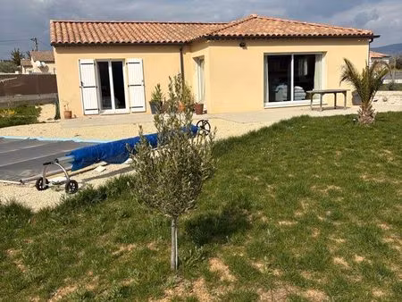 maison récente avec piscine – environnement calme et vue