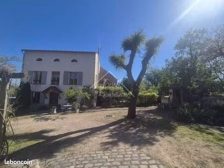 propriété 9 pièces 179 m²