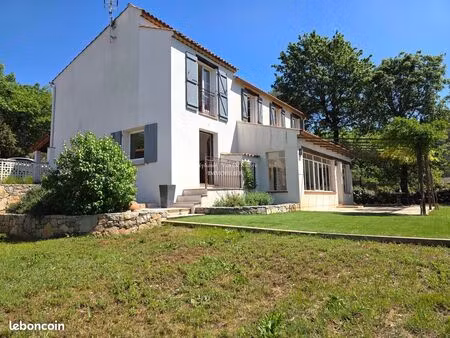 villa 6 pièces 180 m²
