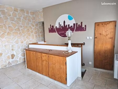 opportunité de 100m2 modulable avec deux espaces exterieurs - bien atypique et intime au m