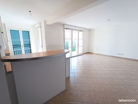 t3 + garage + cave dans résidence récente en hyper centre