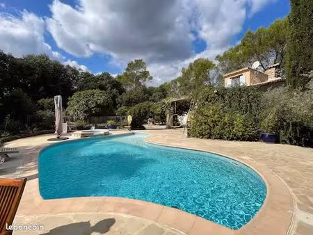villa de charme  au calme  150m2 habitable  avec piscine  grand jardin  dépendances  et gr