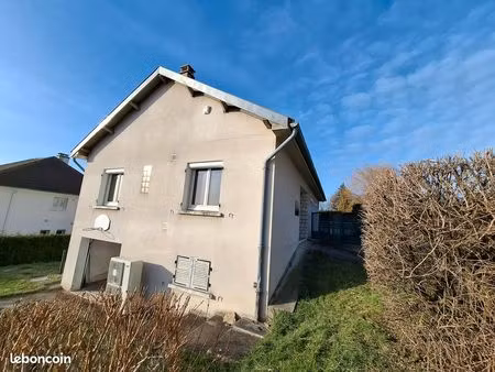 maison abrest de 113 m2 plus sous sol sur une parcelle de terrain de 533m2