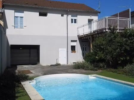 vichy – maison de ville rénovée avec piscine