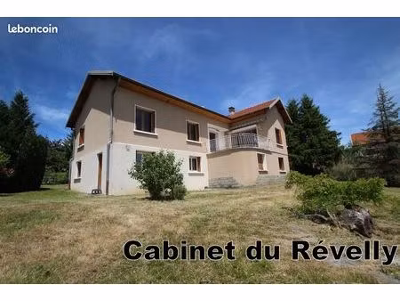 grande villa sur beau terrain dominant