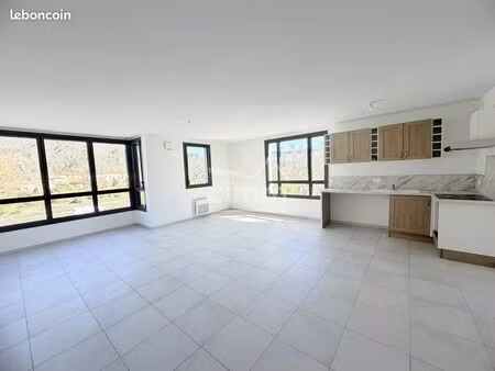 appartement 3 pièces 75 m²