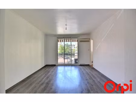 location appartement  m² t-3 à marseille 10  950 €