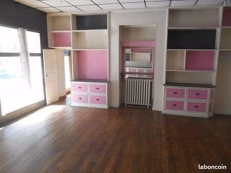boutique proxi centre ville  sur passage principal  de 67 m²  avec autre pièce séparée de 
