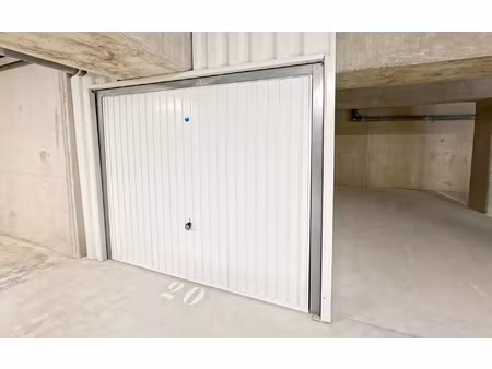 location stationnement  12 m² t- à orléans  70 €