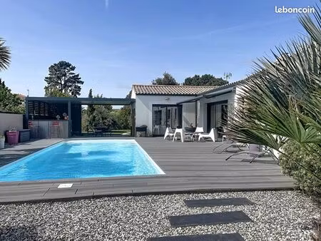 villa 4 pièces 160 m²
