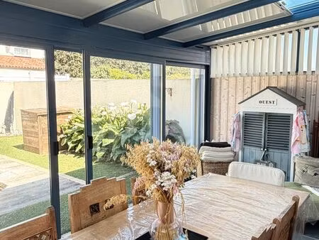 maison rare aux sables d’olonne – 3 chambres – extérieur unique avec pergola végétalisée