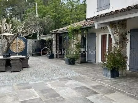villa 6 pièces 170 m²