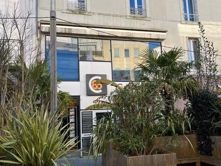 immeuble bureaux/commerces plein centre ville de la roche sur yon 110m2