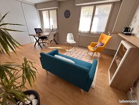 bureau / cabinet pour professionnels de santé ou médecines douces