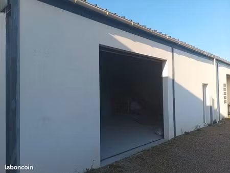 local a louer 270m²