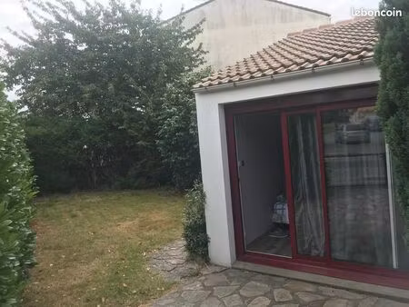 location studio meublé