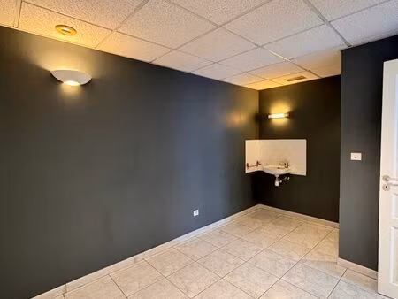 cabinet médical - local - 139 m2