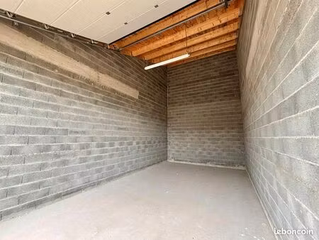 parking/box 1 pièce 37 m²