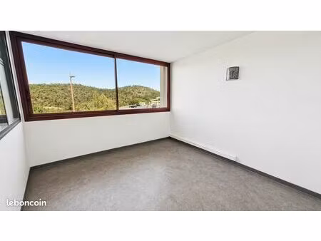 a louer - bureau 10 m² - rénové -saint raphael